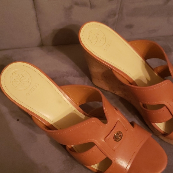 LAST CHANCE!!! Guess open toe wedge sandal - Picture 2 of 4